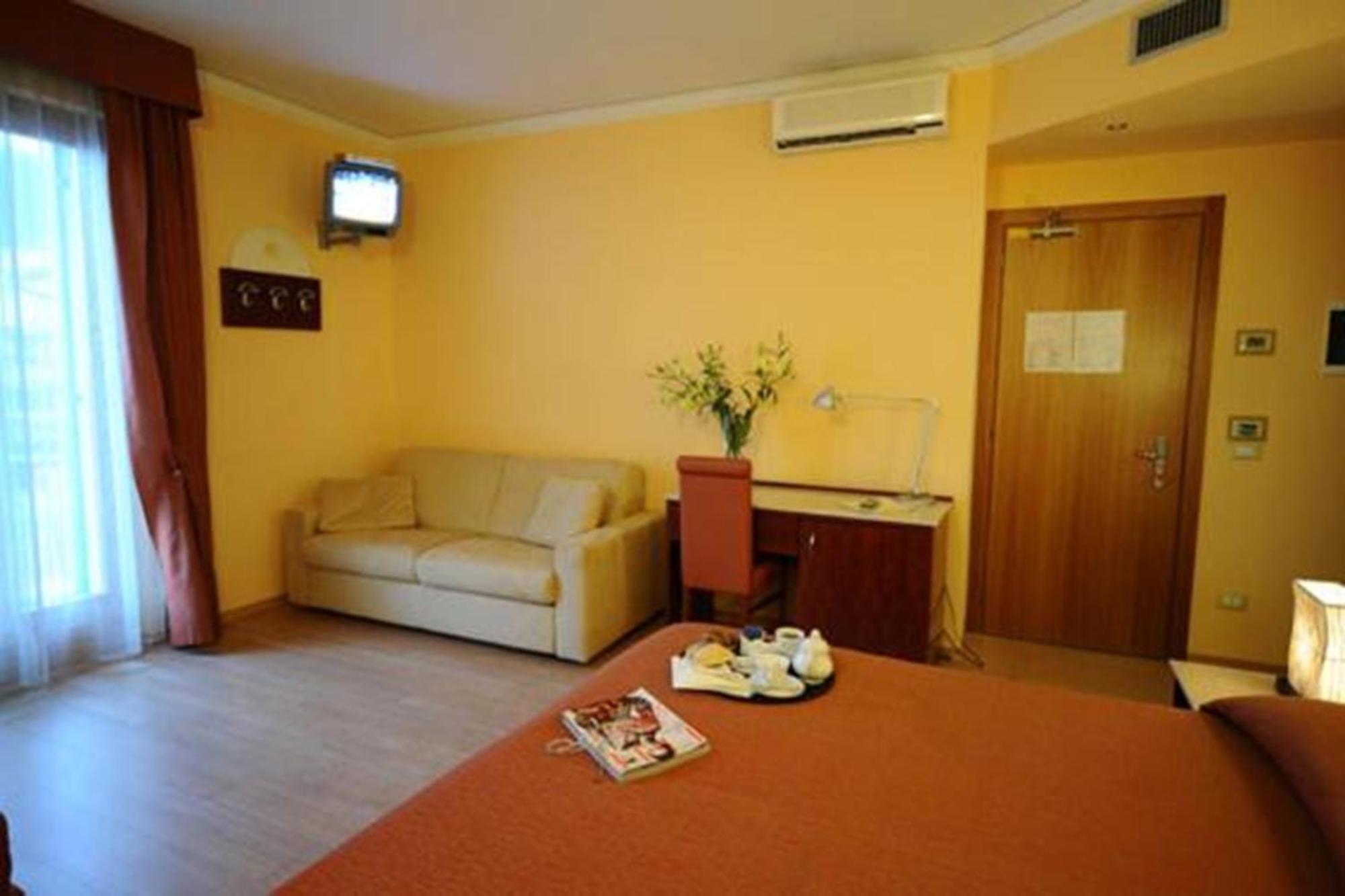 Hotel Al Sole - Enjoy Holiday Cavaion Veronese Eksteriør billede