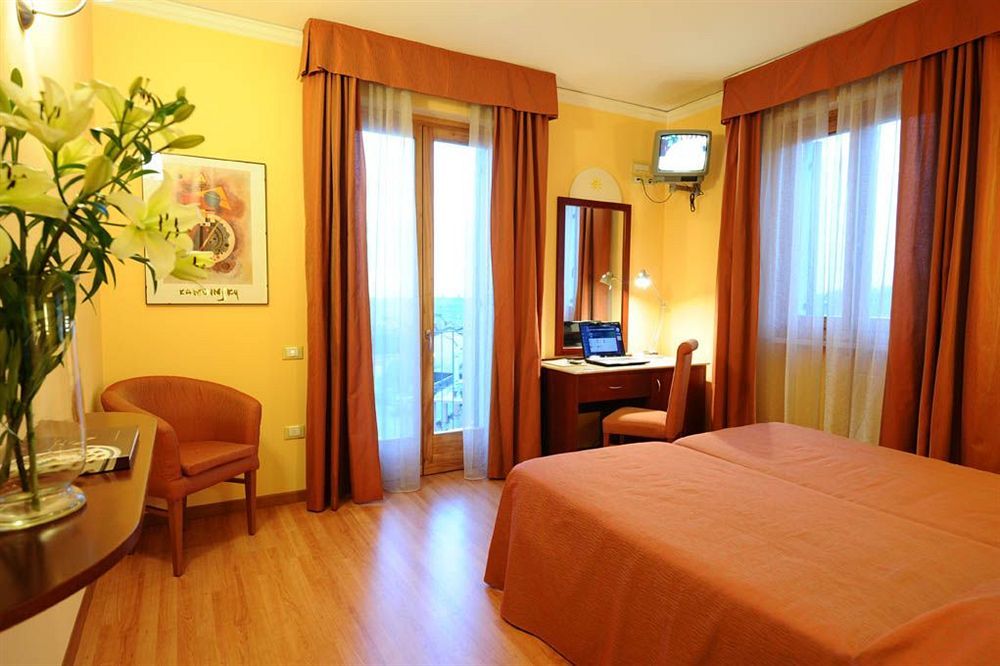 Hotel Al Sole - Enjoy Holiday Cavaion Veronese Eksteriør billede
