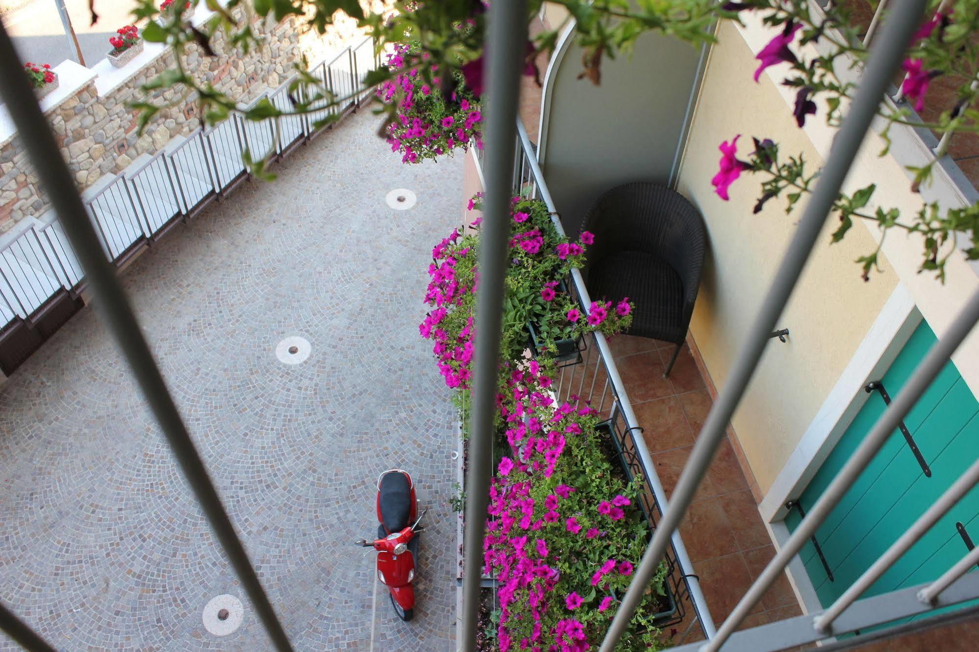 Hotel Al Sole - Enjoy Holiday Cavaion Veronese Eksteriør billede